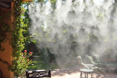 Béc Tưới Phun Sương Là Gì? Béc Tưới Phun Sương Có Đặc Điểm, Công Dụng Gì Nổi Bật? Béc phun sương ngày nay được sử dụng rộng rãi với tác dụng của một một thiết bị tưới tiêu vô cùng hiệu quả, tiện lợi. Những chiếc béc tưới phun sương đã và đang là trợ thủ đắc lực, thông minh của những người nông dân khi giúp ích rất nhiều cho việc tưới cây, nhờ vậy mà những người làm vườn bớt đi những mệt nhọc gánh năng, cây trồng luôn được tươi tốt nhờ chăm sóc khoa học. Vây béc tưới phun sương là gì, chúng có đặc điểm và công dụng gì nổi bật, hãy cùng tìm hiểu ngay qua bài viết này nhé! Béc tưới phun sương là gì? Béc tưới phun sương là linh kiện phun sương dùng để tưới các loại cây cần sự chăm sóc đặc biệt mà khi tưới, chúng có các đầu chia giúp chia dòng nước ra nhiều hướng khác nhau tạo thành dạng hạt nhỏ li ti như hạt sương, giúp tăng độ ẩm cho cây trồng mà không gây ứ đọng lại một chỗ quá nhiều. Những chiếc béc tưới phun sương được thiết kế với các đặc điểm kỹ thuật vô cùng độc đáo và thông minh. Chúng có đầu béc tưới với các lỗ nhỏ, cho ra lưu lượng nước vừa phải từ đó giúp tạo độ ẩm vừa phải cho cây trồng đồng thời giúp tiết kiệm lượng nước đáng kể. Tuy nhiên, loại béc này có đầu béc phun cho ra những hạt sương nhỏ, không thể bay ra xa mà cần nhờ áp suất phun và tác động của gió nên bán kính sẽ gần hơn các béc phun nhỏ giọt hay phun mưa khác, thường thì bán kính của chúng sẽ nhỏ hơn 1 mét. >>> Xem thêm: BÉC PHUN SƯƠNG Béc tưới phun sương có ứng dụng to lớn ra sao Ngay nay, việc tưới cây theo phương pháp cũ như tưới tay hay dùng máy bơm nước để máy và phun, tưới trực tiếp vào cây bằng các ống và vòi nhựa.  Việc này vừa tốn thời gian, tốn điện mà còn gây hại cho cây, không phù hợp với các loại cây khó tính, béc tưới cây chỉnh lưu lượng sẽ giúp điều chỉnh phù hợp cho các loại cây đang ươm, cây con, cây rau hay hoa lan cũng như được dùng cho những nơi ít hoặc không có gió như nhà kính, các không gian kín ở nhà hàng. Sử dụng để tưới hoa lan Hoa lan được xem là loại cây, hoa khá khó chăm sóc. Nếu không được tưới tắm, chăm sóc cẩn thận thì chúng sẽ rất lâu ra hoa hoặc ra hoa không đều, hoa không đẹp, màu không đậm, mùi không thơm. Các loại béc phun sương tạo ẩm ra đời như được dành cho hoa lan vậy. Dù bạn trồng những vườn hoa lớn để kinh doanh buôn bán hay trồng một vài chậu để làm thú vui tại nhà thì việc tưới lan bằng những chiếc bằng lọai béc này là vô cùng thích hợp. Béc tưới lan cho ra những tia nước mỏng mịn như làn sương, có bán kính khá rộng nên tưới ẩm được cho cả vườn sen lớn mà không hề gây ứ đọng nước ở lá. Các bộ phân của cây hoa lan cũng không bị tác động nhiều và còn có điều kiện thuận lợi để sinh trưởng và phát triển nhanh hơn nhiều. Sử dụng cho các vườn ươm, vườn rau Đặc điểm của những cây con là vô cùng yếu, rất nhạy cảm với các yếu tố xung quanh, bởi vậy cần sự chăm sóc hết sức nghiêm ngặt và cẩn thận. Việc sử dụng vòi phun sương tại cây con là vô cùng hợp lý, cần đầu tư. Bởi nếu bạn tưới trực tiếp thì sẽ cây bị tổn thương nặng nề, có thể gây gãy cây và úng thối. Bởi vậy, các vườn ươm cần lắp đặt hệ thống béc tưới cây chỉnh lưu lượng để giúp cho việc chăm sóc các cây con được tốt nhất, cây phát triển khỏe mạnh. Giúp tạo ẩm và làm mát không gian Ngoài việc sử dụng trong trồng trọt, dùng làm các béc phun mưa tưới rau thì giờ đây, nhiều nhà hàng, quán cà phê còn sử dụng để làm mát không khí, hoặc dùng để phun lên mái tôn bằng một chiếc đầu béc tưới cho lưu lượng nước nhiều hơn. Bạn có thể mua đầu phun sương về lắp thêm vào để phun sương tạo ẩm, giúp không khí bớt bụi, không khí thêm trong lành và mát mẻ cho những ngày hè oi bức ngột ngạt.   >>> Xem thêm: CÓ NÊN MUA BÉC PHUN SƯƠNG ĐÀI LOAN ĐỂ SỬ DỤNG HAY KHÔNG? Địa chỉ mua béc tưới phun sương chất lượng, giá rẻ Nếu bạn đang muốn tìm kiếm một địa chỉ thực sự uy tín, bán béc phun sương với giá rẻ nhưng chất lượng vẫn đảm bảo để đầu tư, thiết kế và lắp đặt cho hệ thống tưới tiêu của nhà mình thì hãy tới ngay CỬA HÀNG BÉC PHUN SƯƠNG - BÉC TƯỚI C Y.  Chúng tôi là địa chỉ chuyên cung cấp các loại máy phun sương, béc phun sương taiwan cùng các linh kiện phun sương bền, tiện dụng với giá thành phải chăng.  Để biết thêm thông tin chi tiết, quý khách vui lòng liên hệ qua thông tin sau. Địa chỉ: 998/9 Quang Trung, Phường 8, Quận Gò Vấp, TP. HCM Điện thoại:  028 66 567 425 - 0985 625 023 Email: bectuoi.com@gmail.com Website: https://becphunsuong.com/